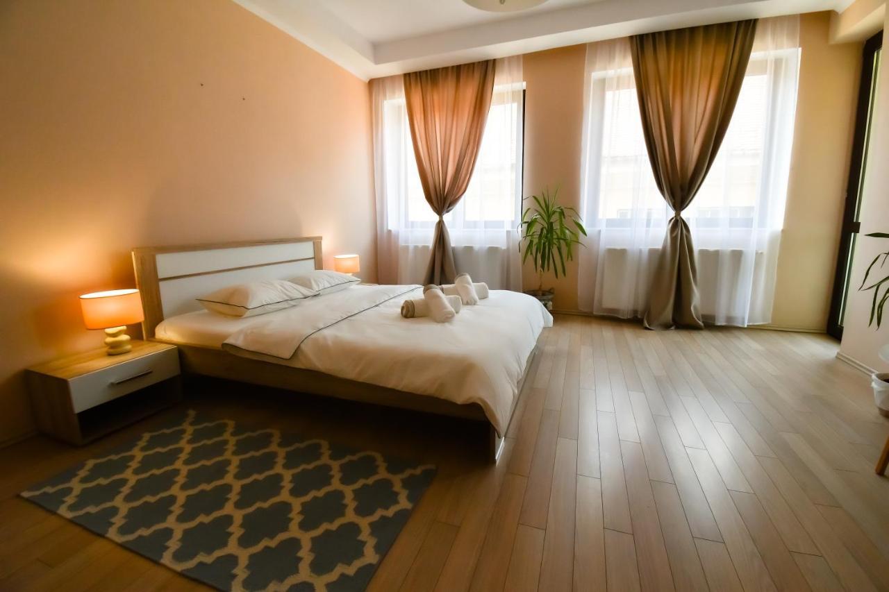 Апартаменты Db Apt - Comfort And Space In The Heart Of Old Town Брашов Экстерьер фото