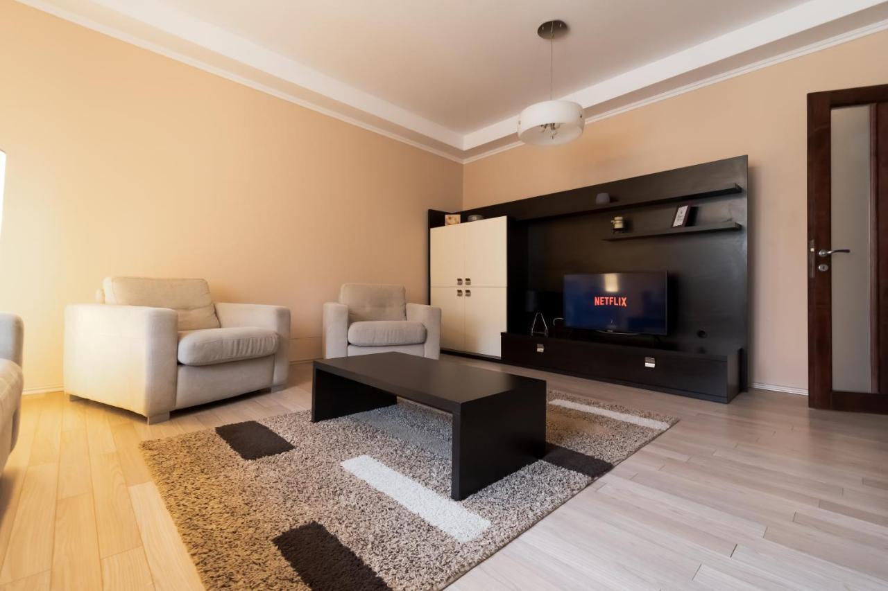 Апартаменты Db Apt - Comfort And Space In The Heart Of Old Town Брашов Экстерьер фото